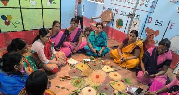 आंगनबाड़ी केंद्रों में पोषण पखवाड़ा को लेकर किया जा रहा जागरूक