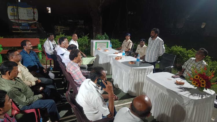 East Singhbhum News : चौक-चौराहों पर 20 डस्टबिन लगेंगे, बहरागोड़ा को सुंदर बनायेंगे : समीर