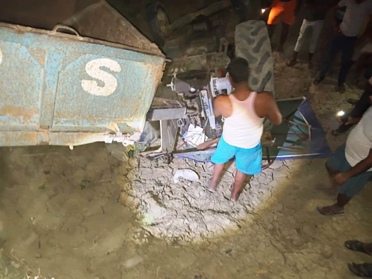 सिहुली खैरा में अनियंत्रित होकर पलटा ट्रैक्टर, दबने से चालक की मौत