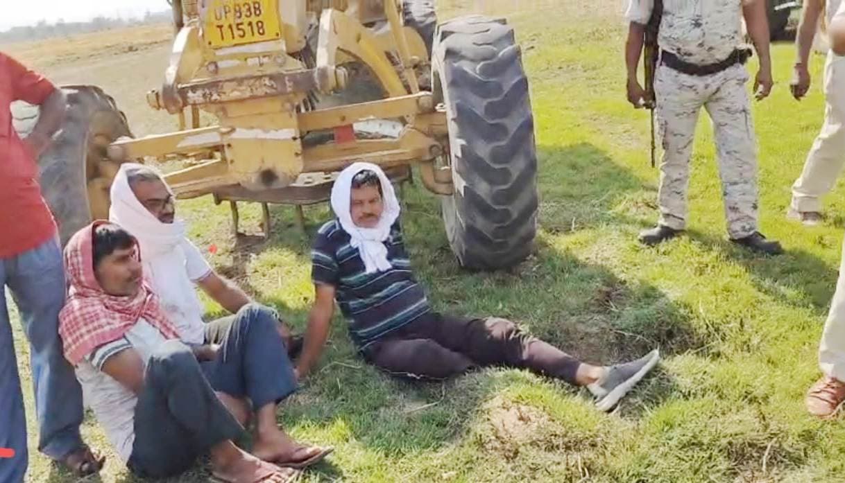 एक्सप्रेस-वे निर्माण को लेकर किसानों ने जताया आक्रोश, नोक-झोंक भी