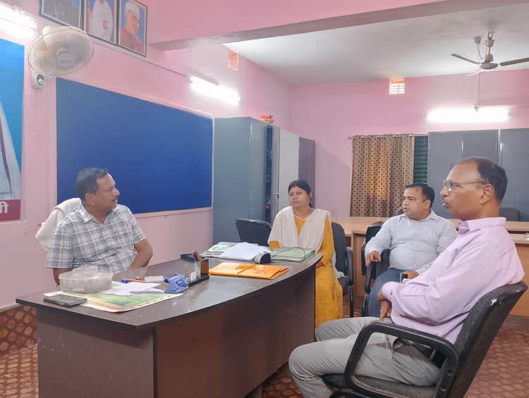 Deoghar news : बीडीओ ने कस्तूरबा विद्यालय का लिया जायजा, वार्डन को दिये निर्देश