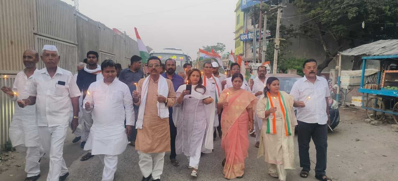 पहलगाम में आतंकी हमले में मारे गये लोगों को दी गई श्रद्धांजलि