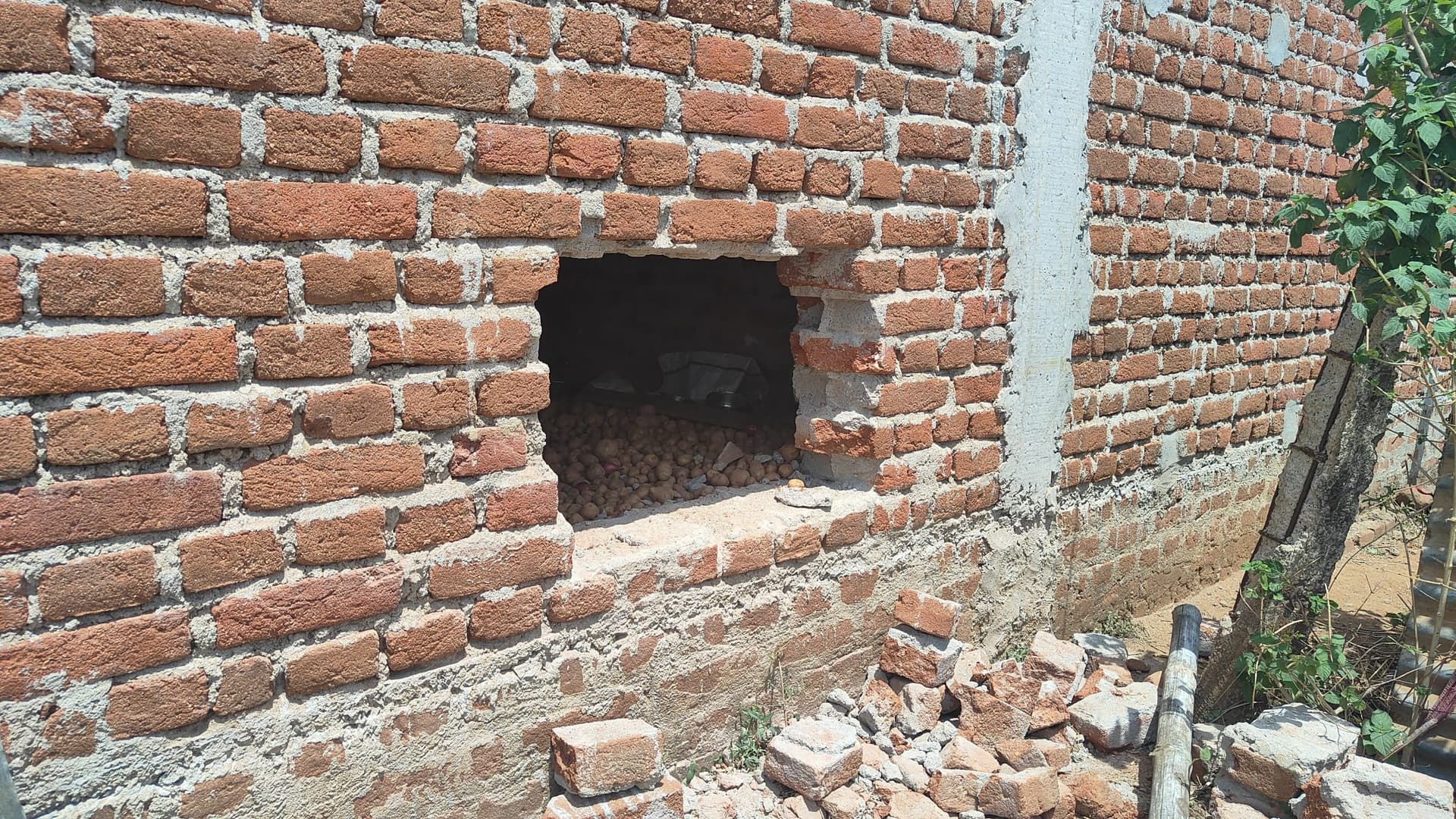 deoghar news : घर में रखे जेवरात समेत 1.30 लाख की चोरी