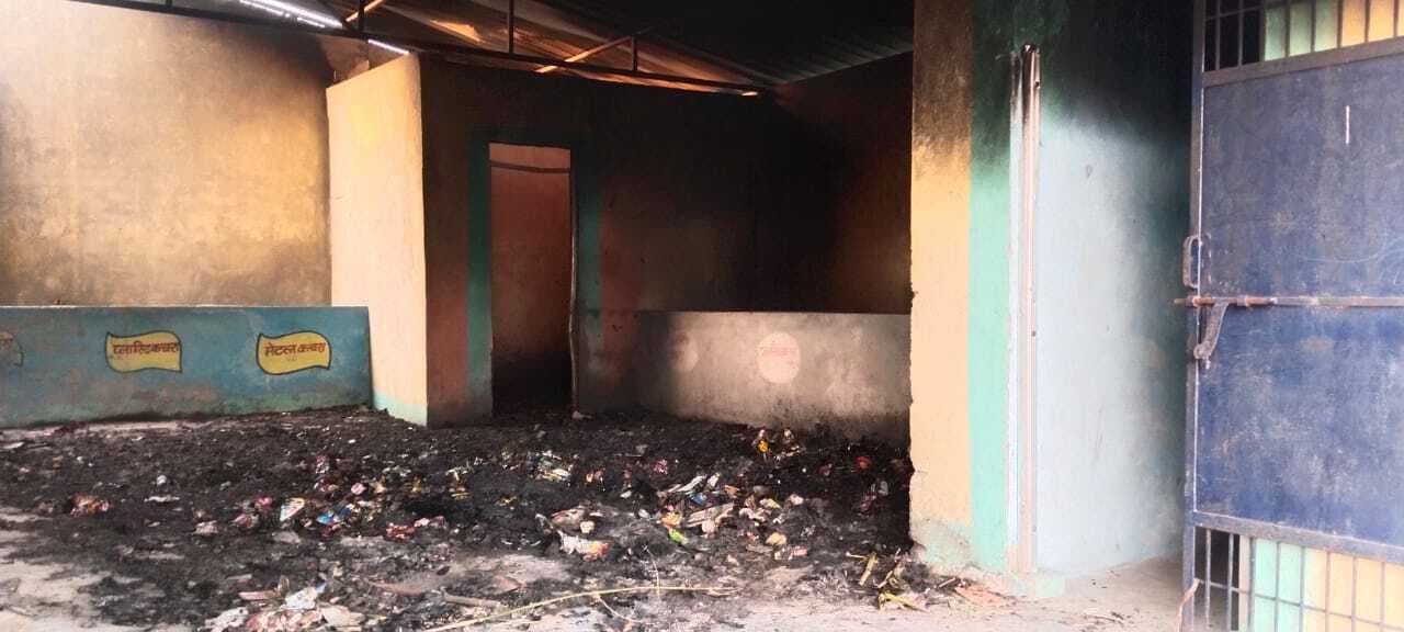 उचक्कों ने कचरा प्रसंस्करण इकाई में लगाया आग