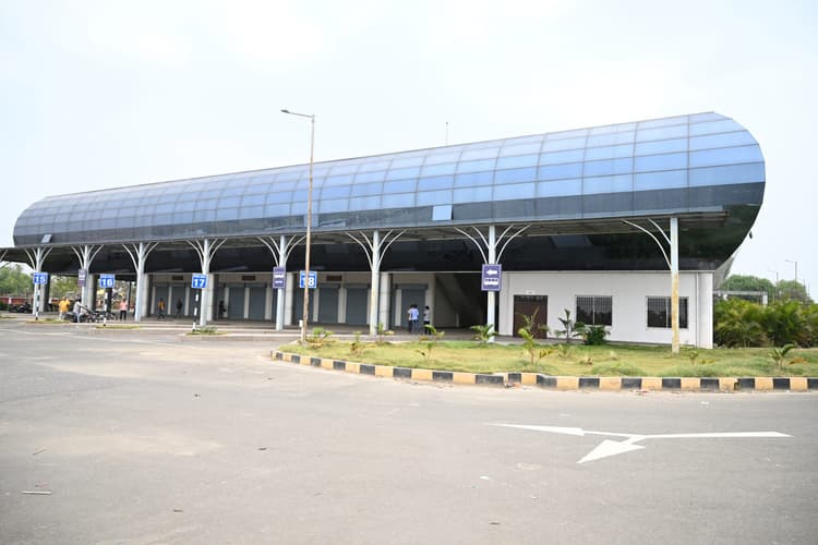 deoghar news : डीसी से मिले बस ओनर्स एसोसिएशन के सदस्य, आज निगम में होगी बैठक