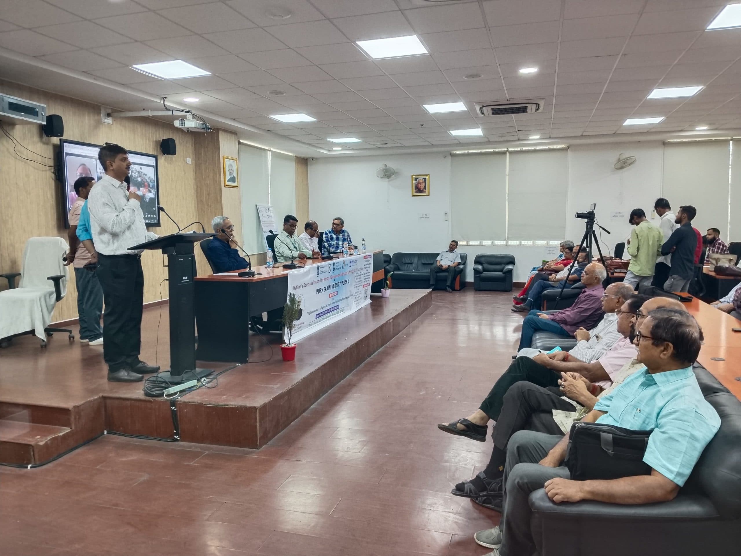 डिजिलॉकर बनाने के लिए छात्रों को जागरूक करें कॉलेज : प्रो विवेकानंद