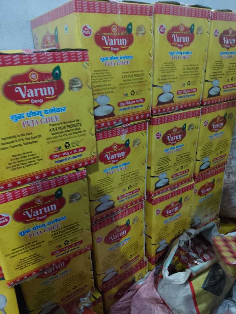एक करोड़ रुपये का नकली पूजा घी, रैपर व स्टीकर जब्त