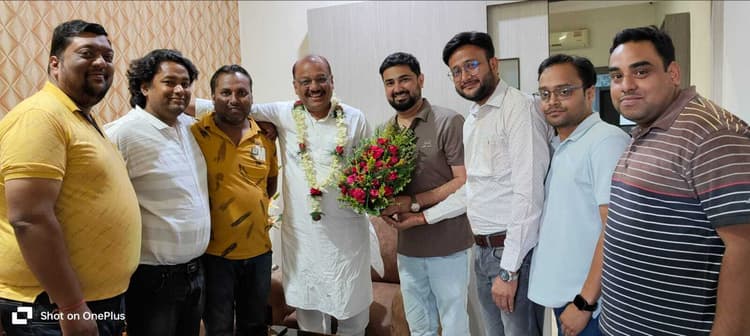 Deoghjar news : मारवाड़ी युवा मंच ने रेडक्रॉस के नवनिर्वाचित चेयरमैन को किया सम्मानित