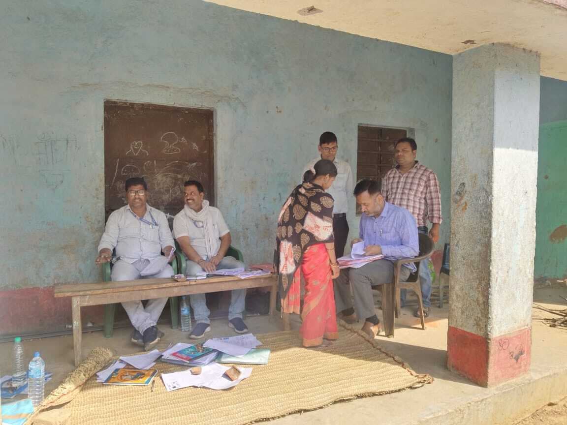 महादलित टोलों में लोगों को दी गयी योजनाओं की जानकारी