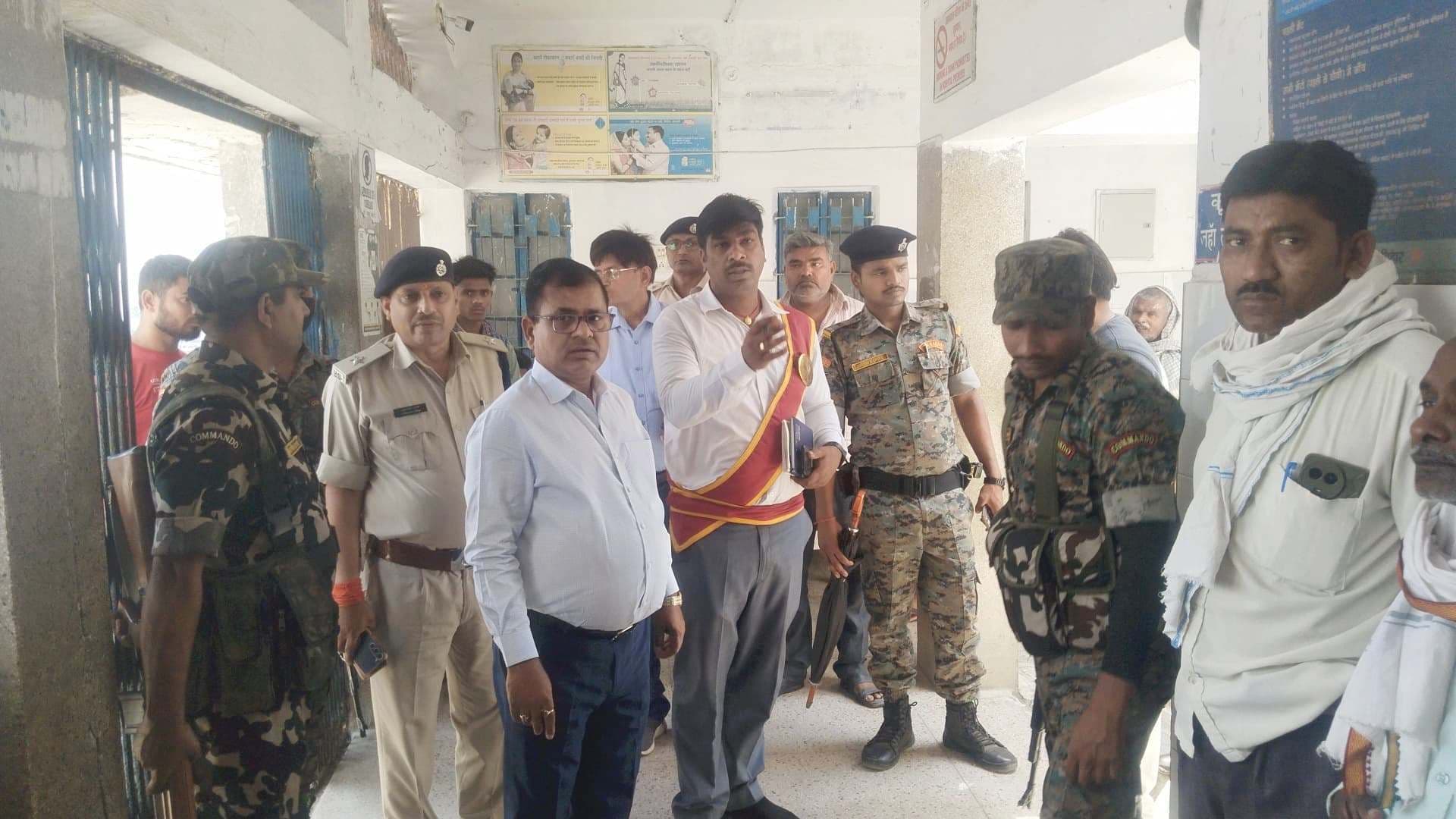 Aurangabad News : रेफरल अस्पताल कुटुंबा में फर्श पर बिखरे पड़े थे दवा