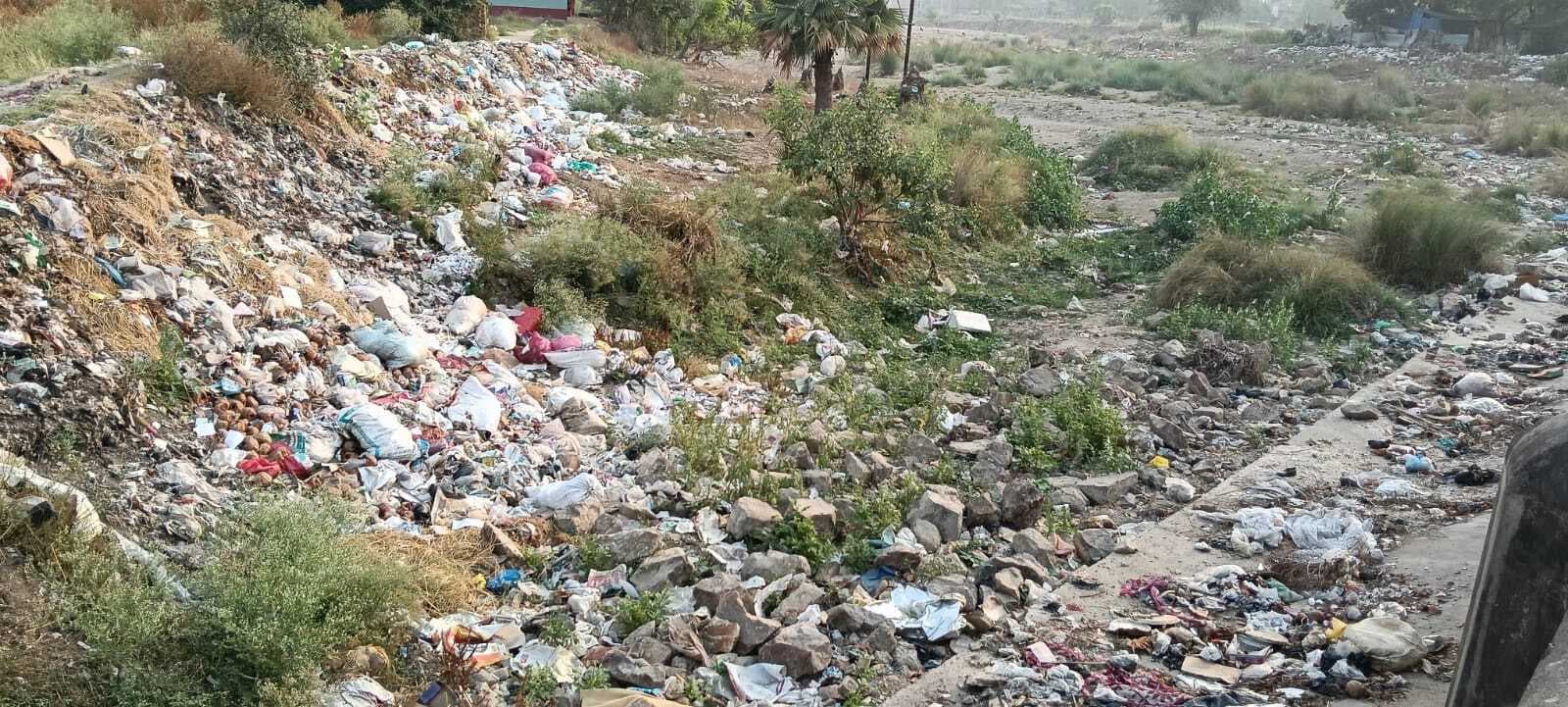 Aurangabad News : कचरा फेंके जाने से बतरे नदी के अस्तित्व पर संकट