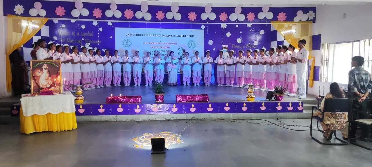 Jamshedpur news. एमजीएम अस्पताल के नर्सिंग कॉलेज में वार्षिक लैंप लाइटिंग सेरेमनी का आयोजन
