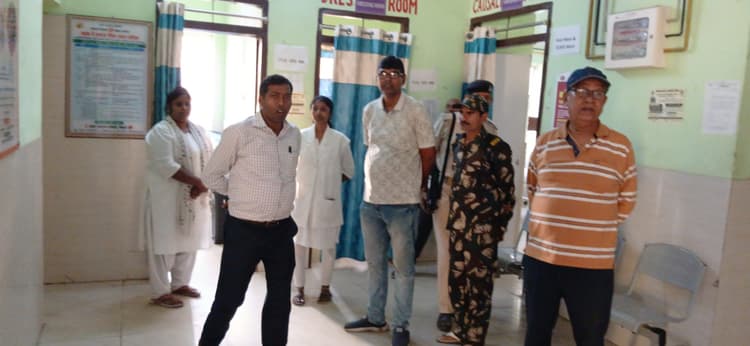 अपर समाहर्ता ने अस्पतालों का किया औचक निरीक्षण
