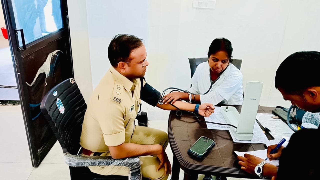 पुलिस परिवार ने 44 यूनिट किया रक्तदान