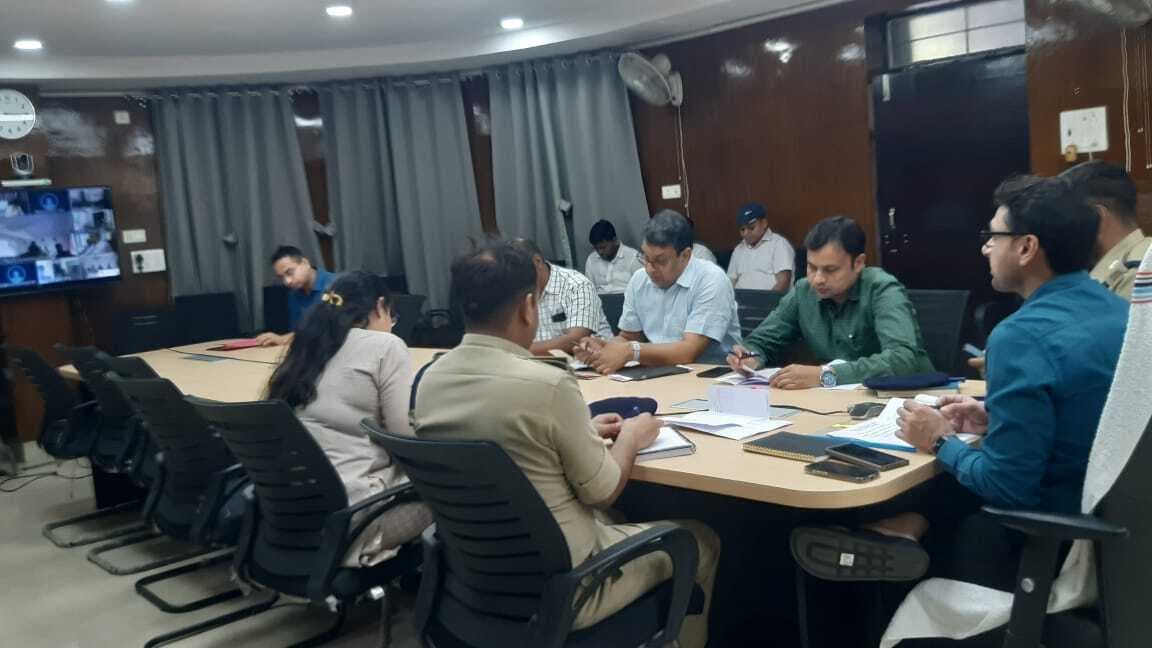 शराब बनानेवालों की पहचान कर करें कड़ी कार्रवाई : जिलाधिकारी