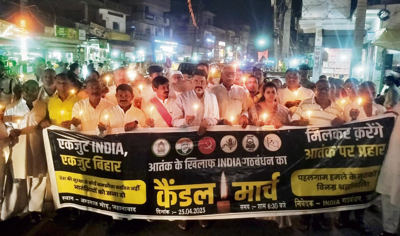 कांग्रेस ने आतंकी हमले में मारे गये लोगों को दी श्रद्धांजलि