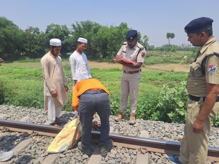 Motihari: रेलवे के 26 पेंडोल क्लिप के साथ दो छात्र गिरफ्तार, तीन फरार