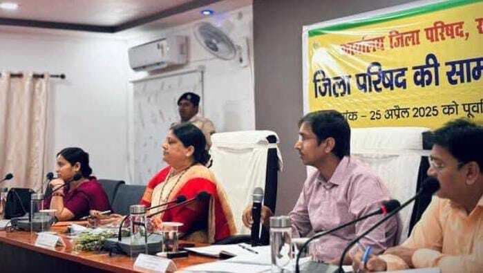 जिला परिषद की सामान्य बैठक में स्वास्थ्य, शिक्षा में गड़बड़ी का छाया रहा मुद्दा