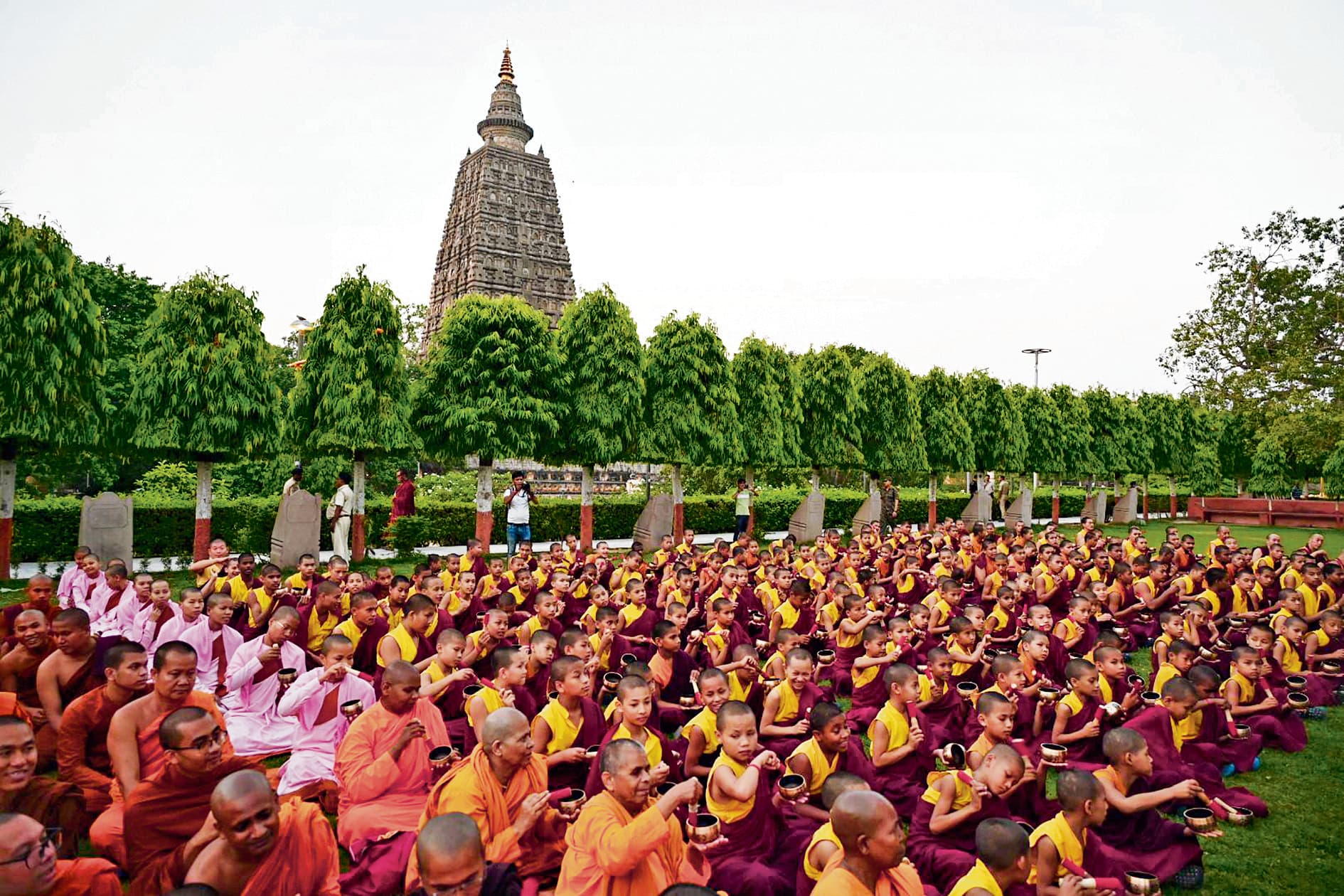 Gaya News : आतंकी हमले में मारे गये लोगों को महाबोधि मंदिर में दी गयी श्रद्धांजलि