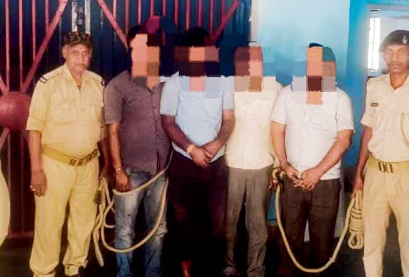 Gaya News : अंतरजिला चोर गिरोह के चार गिरफ्तार, दो बाइकें व औजार जब्त