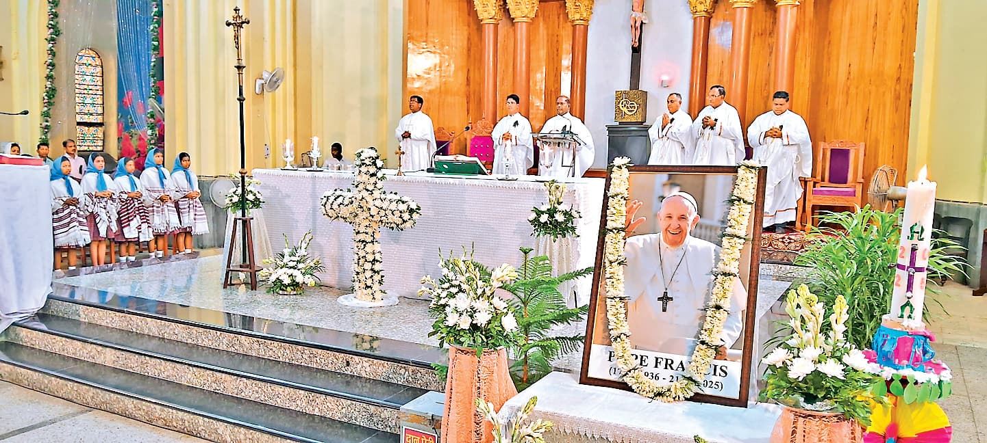 ranchi news : पोप फ्रांसिस की याद में संत मरिया महागिरजाघर में श्रद्धा की प्रार्थना