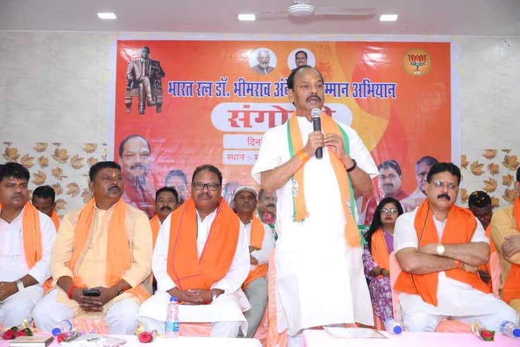 Jamshedpur News : सामाजिक समरसता और लोकतंत्र की नींव हैं बाबा साहेब के विचार : रघुवर दास