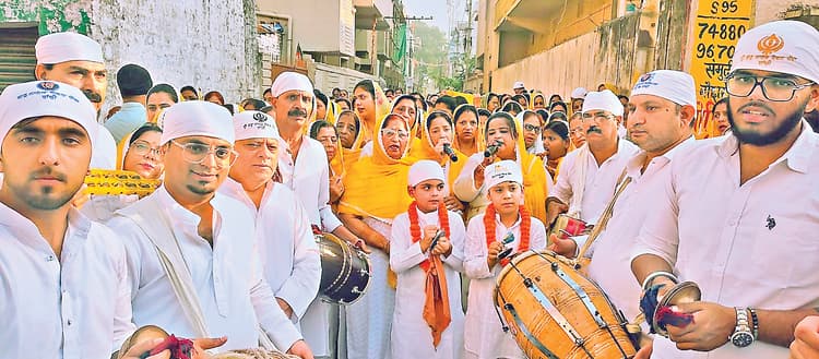 ranchi news : गुरुद्वारा श्री गुरुनानक सत्संग सभा ने निकाला नगर कीर्तन, शबद गायन की रही गूंज