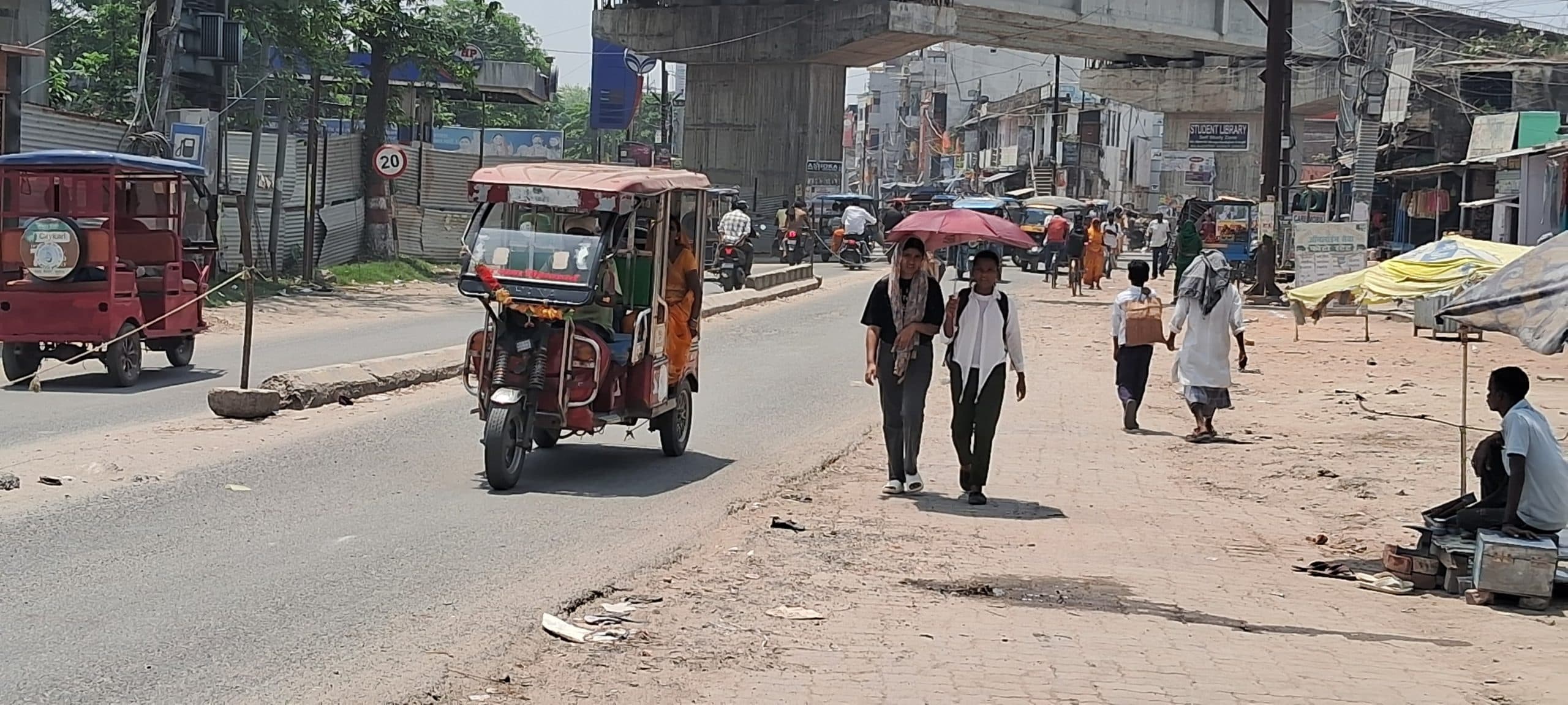 सूर्यदेव के रौद्र रूप दोपहर में सड़कों पर विरानगी, गर्मी से लोगों को नहीं मिल रही राहत