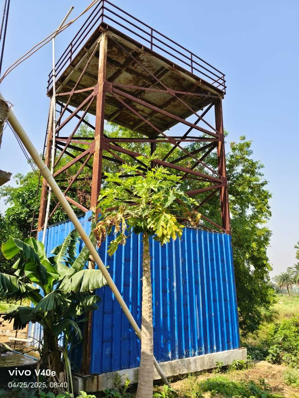 आंधी-पानी के दौरान उड़ी थी पानी की टंकी, अभी तक नहीं लगी