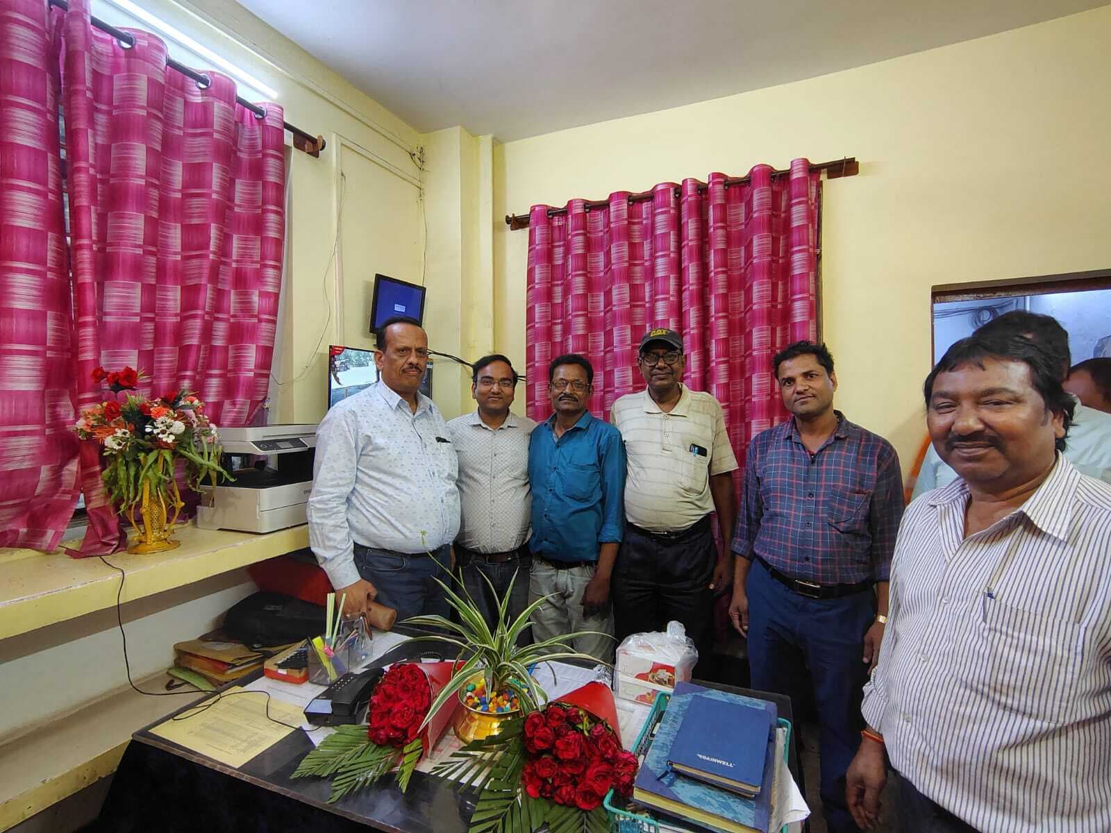 इसीएल के ओसीपी कार्यालय में डंपर मैनेजर को दी गयी विदाई