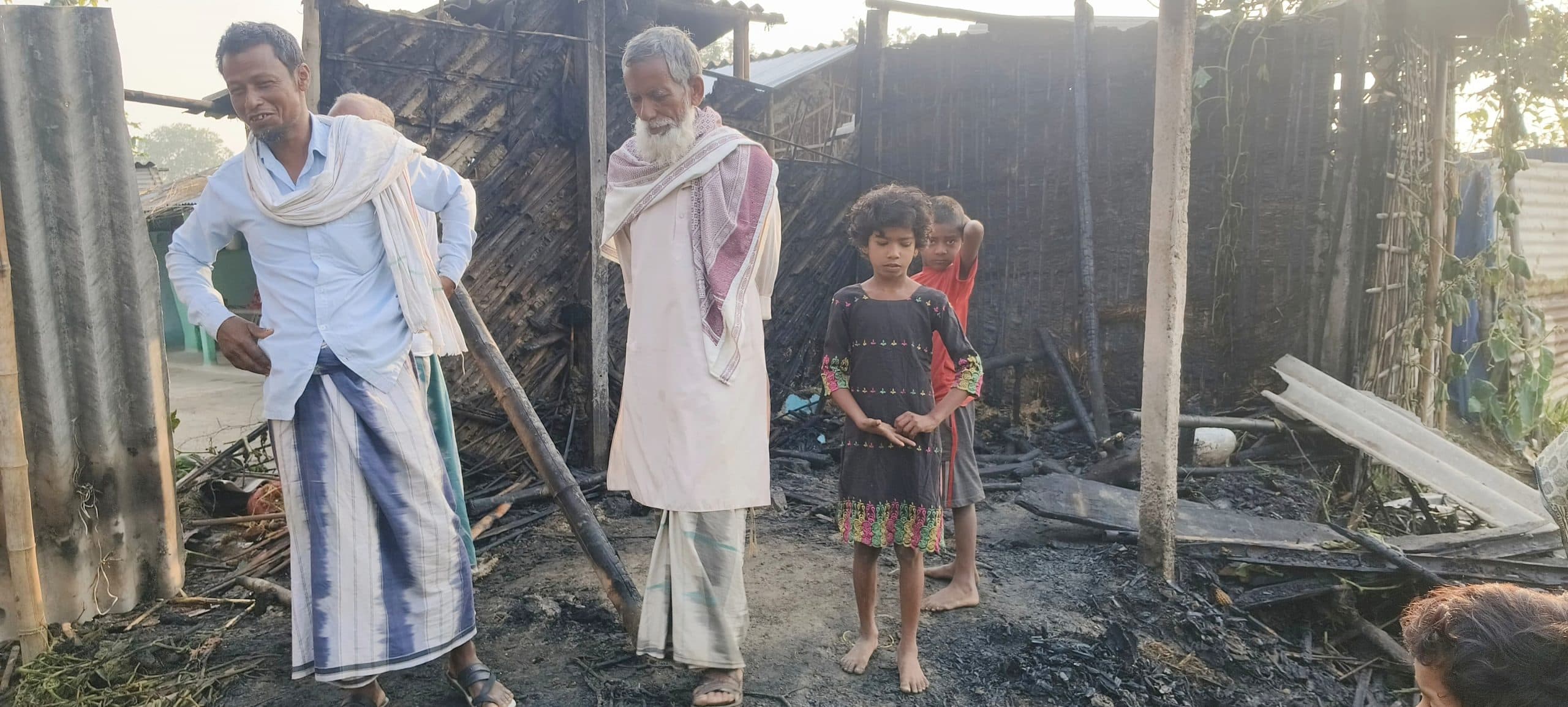 आग लगने से तीन घर जले, दो लाख से अधिक का नुकसान