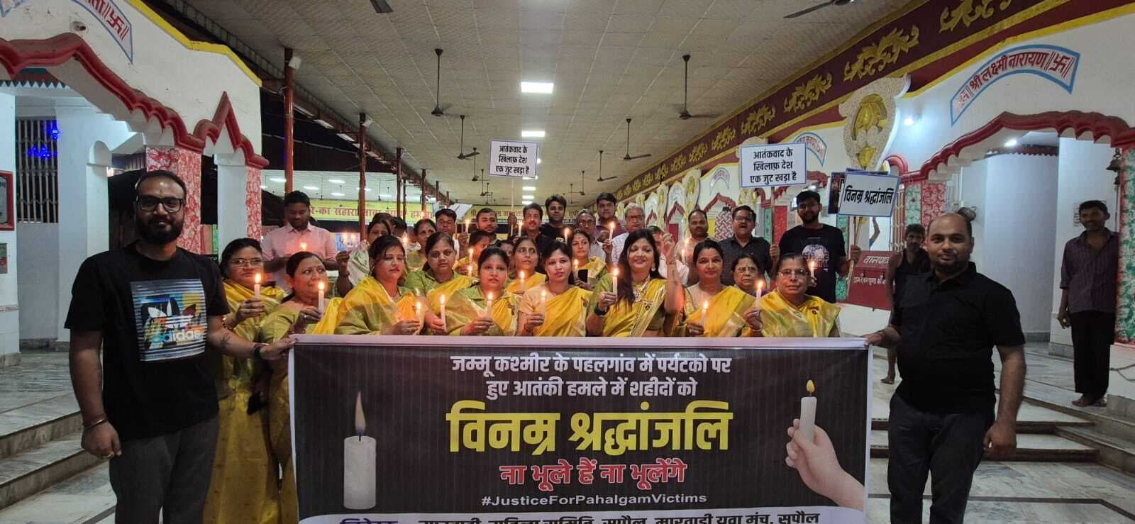 कैंडल मार्च के जरिए महिलाओं ने दी पर्यटकों को श्रद्धांजलि, आतंक के खिलाफ उठी बुलंद आवाज