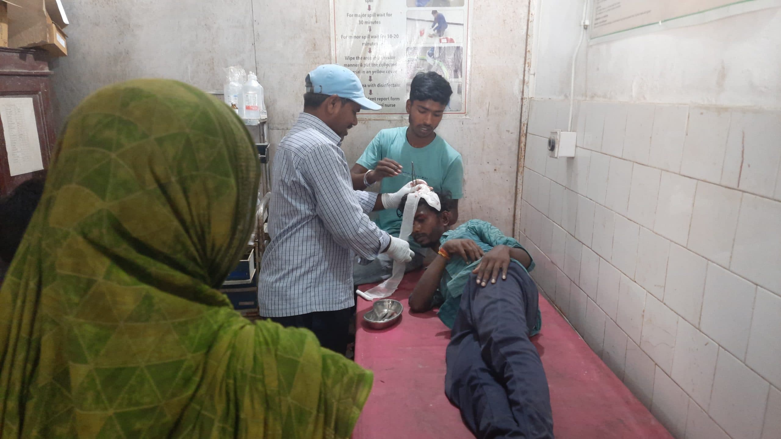 भूमि विवाद को लेकर हुई मारपीट, तीन घायल