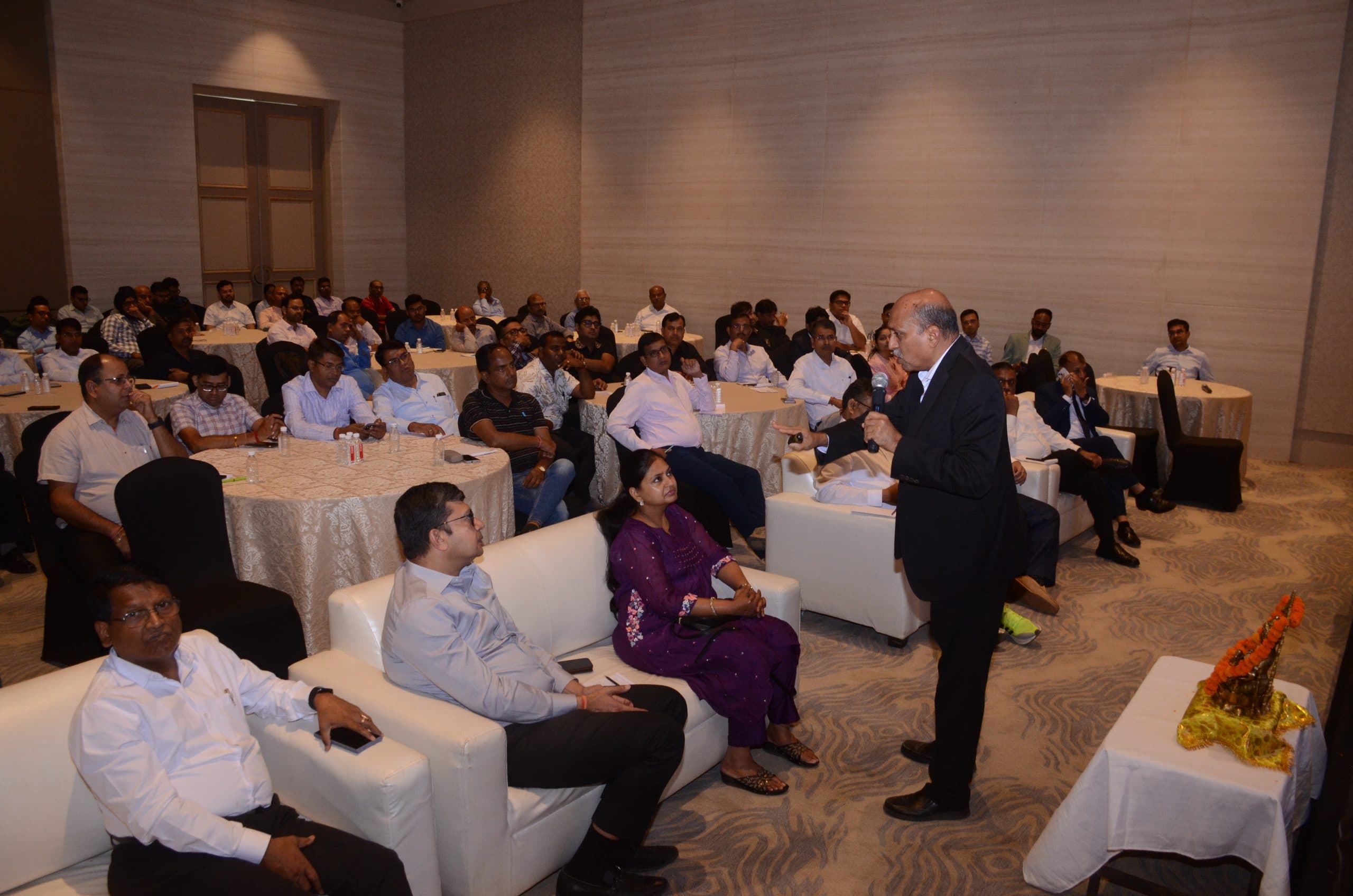 Ranchi News : बिल्डरों को झारेरा में निबंधन के लिए प्रोत्साहित करें : बीरेंद्र भूषण