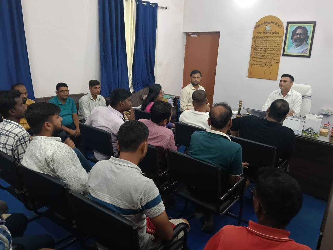 नगर पंचायत में एसएलआरएम प्रोजेक्ट को लेकर बैठक