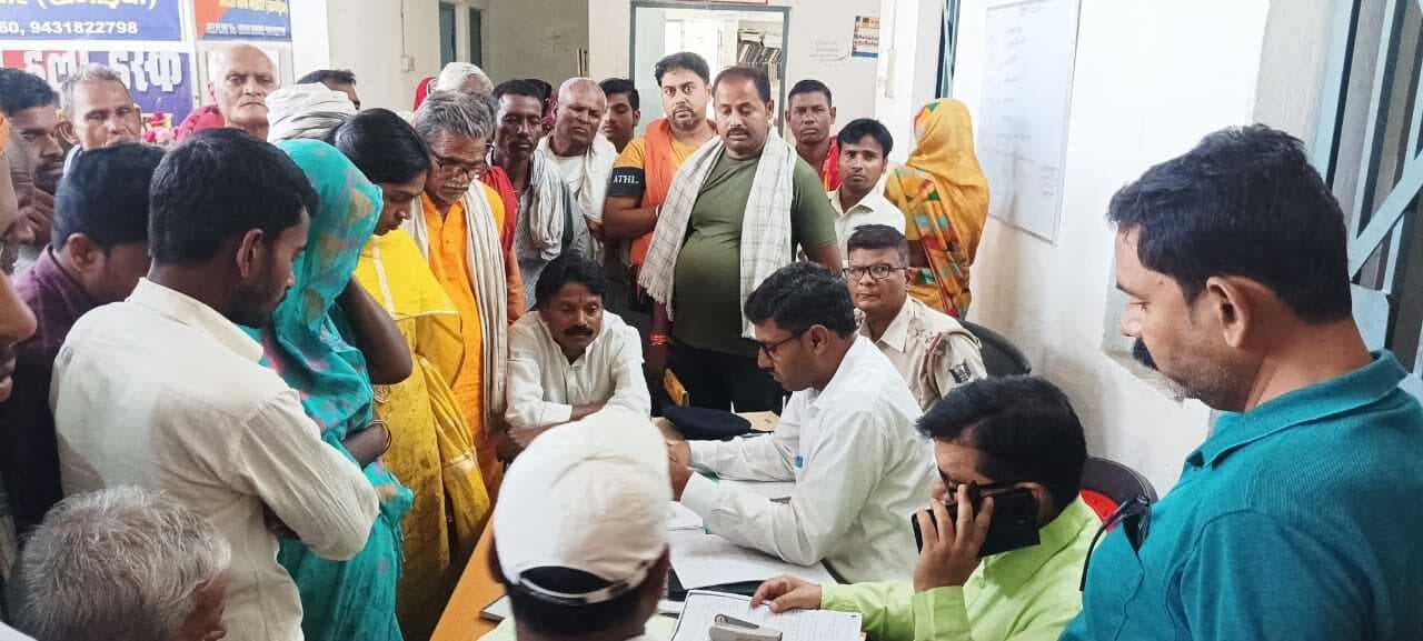 जनता दरबार में भूमि विवाद के 10 मामले का हुआ निबटारा