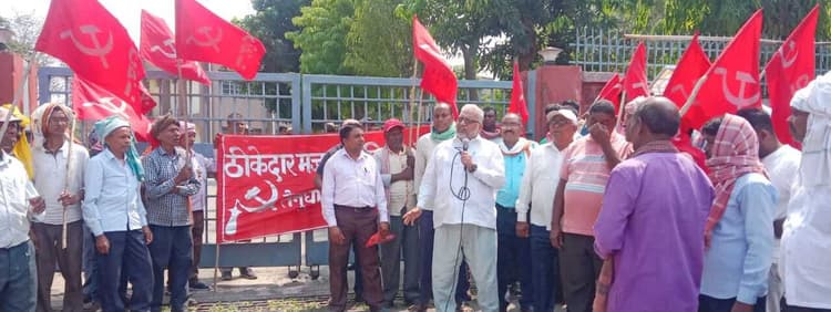 Bokaro News : टीटीपीएस प्रबंधन के खिलाफ ठेका मजदूरों का प्रदर्शन