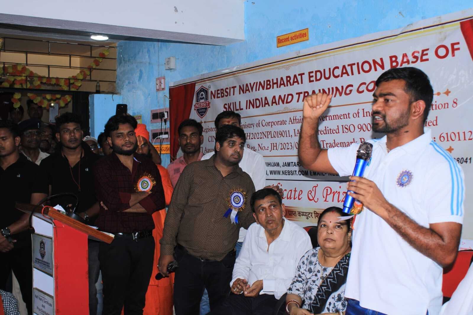 डुमरी विधायक छात्र-छात्राओं को किया सम्मानित