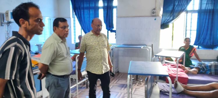 Seraikela News : 24 घंटे से अस्पताल में ओआरएस नहीं देने पर सीएस भड़के, कर्मियों को चेताया