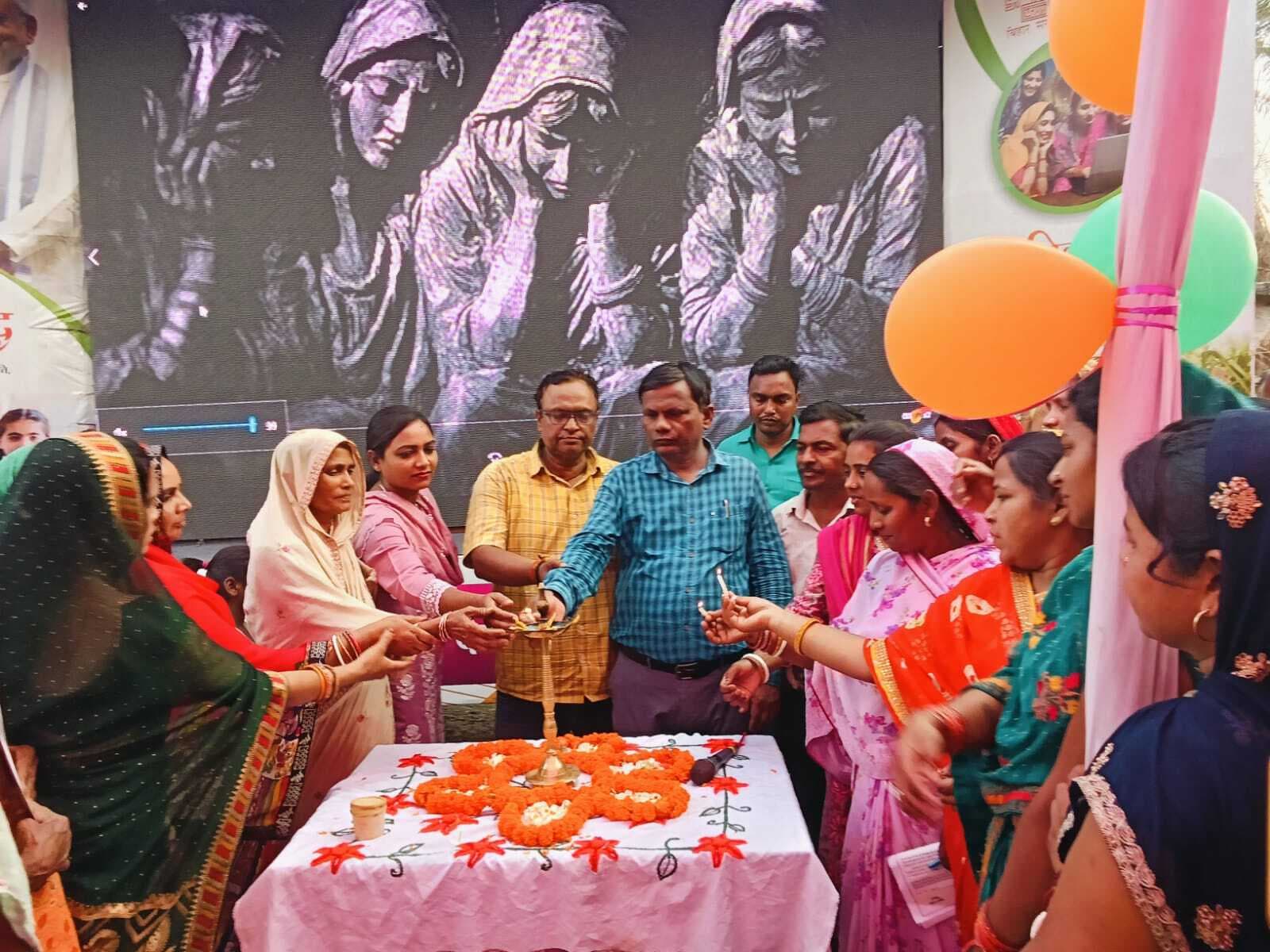 महिला संवाद का हुआ आयोजन, लाभान्वित महिलाएं अनुभवन को की साझा