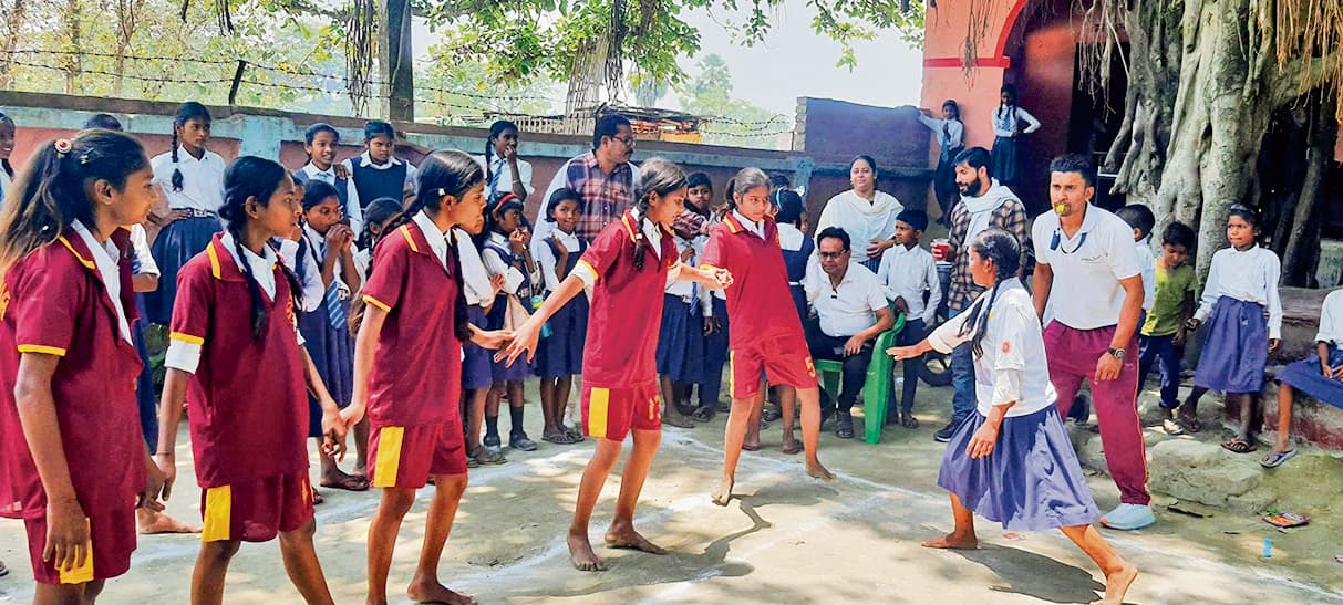 hajipur news. मशाल के दूसरे दिन प्रतियोगिताओं में छात्रों ने दिखाया दम