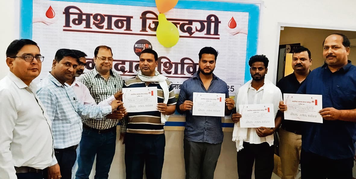 hajipur news. शिविर में 12 लोगों ने किया रक्तदान