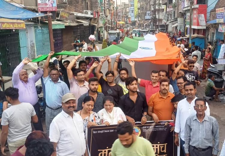 तिरंगा एकता यात्रा निकाल कर युवाओं में भरा राष्ट्रप्रेम का भाव