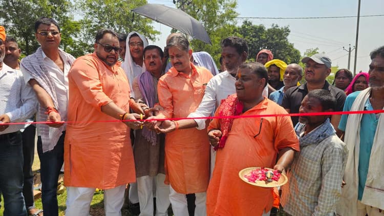 सड़क का जदयू नेता ने किया शिलान्यास