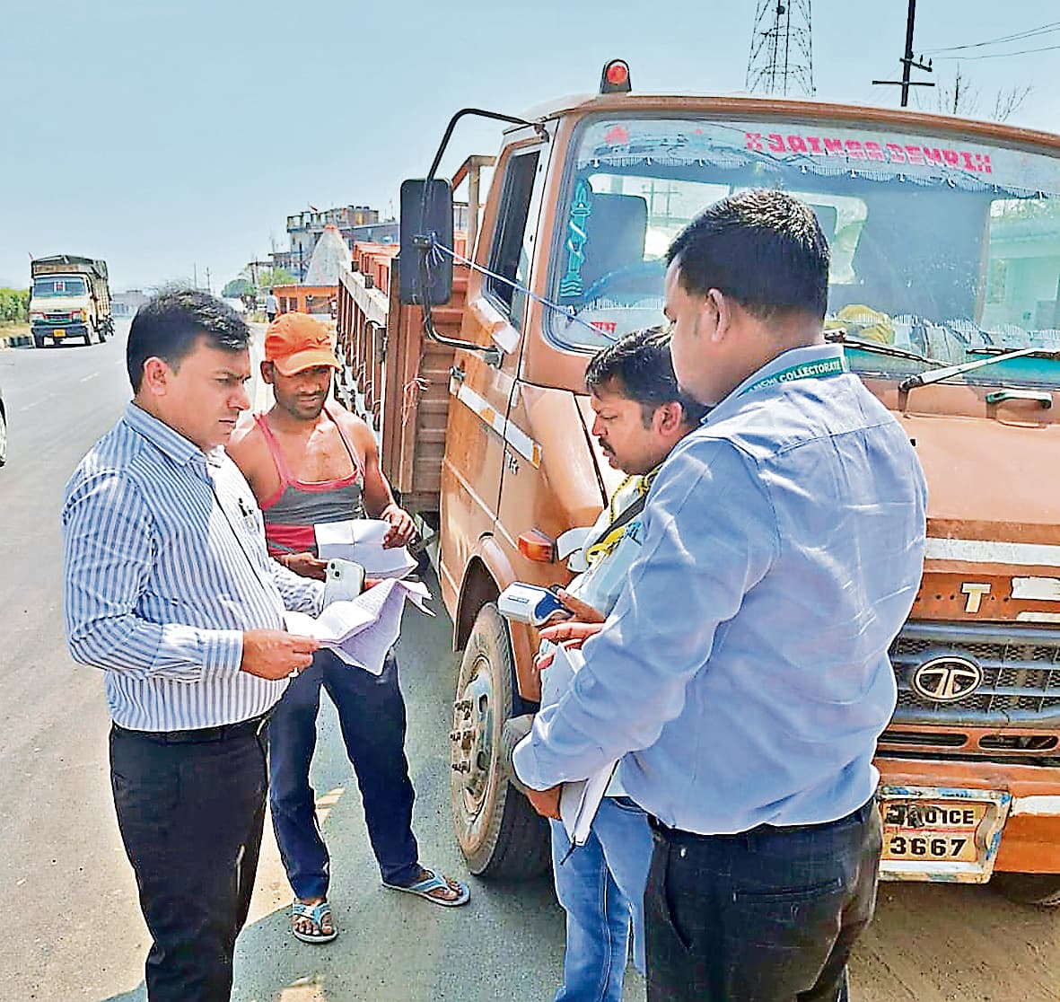 Ranchi News : 12 वाहनों पर 1.55 लाख रुपये का जुर्माना