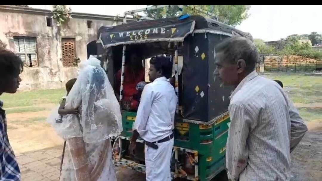 आसनबनी में टेंपो पलटा, बच्ची समेत तीन घायल