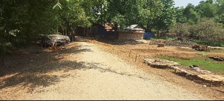 शिलान्यास के चार साल बाद भी सड़क का निर्माण अधूरा