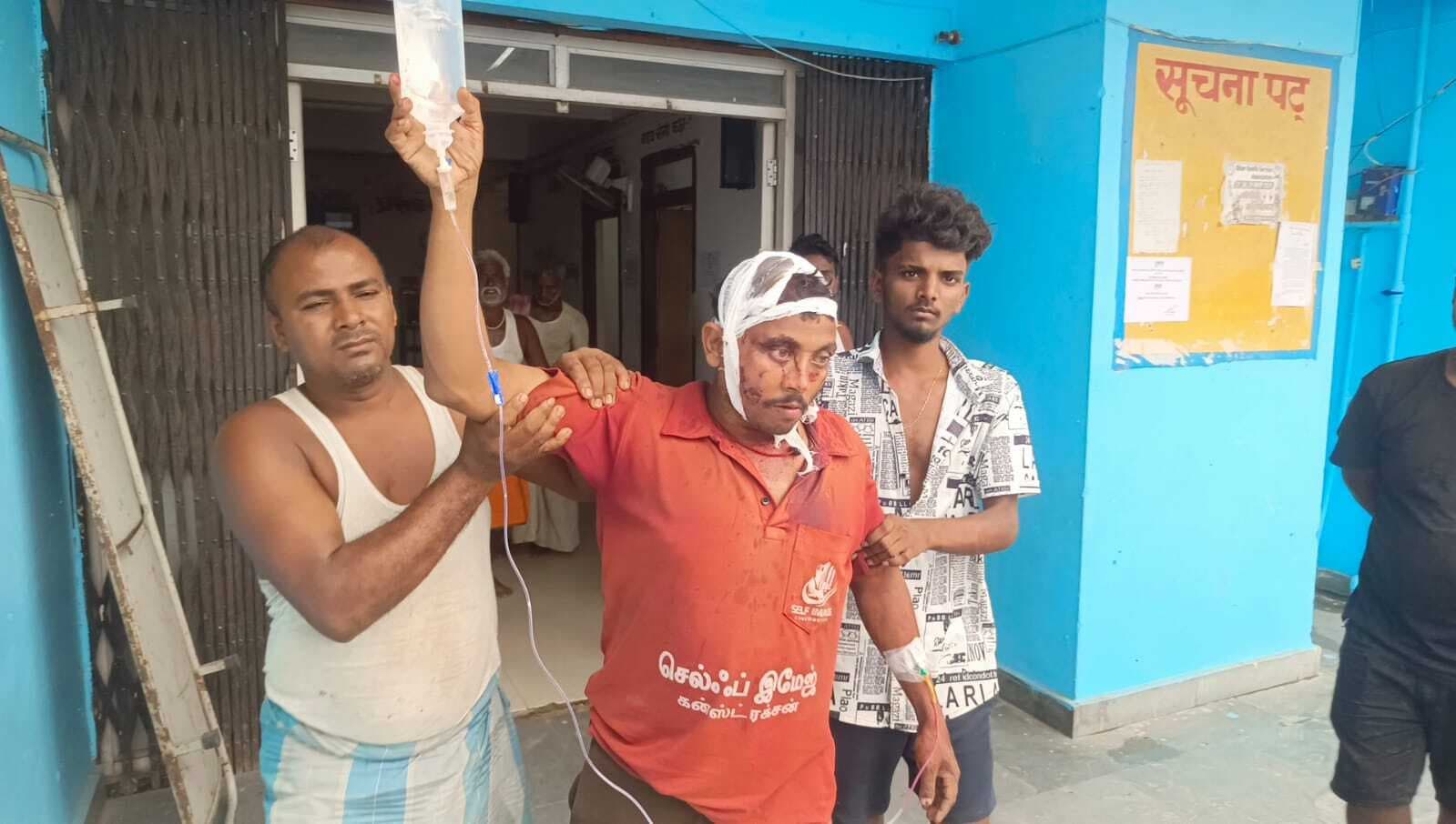 लड़की की शादी के लिए गाड़ा जा रहा था मड़वा, जमकर हो गई मारपीट, एक दर्जन हुये घायल