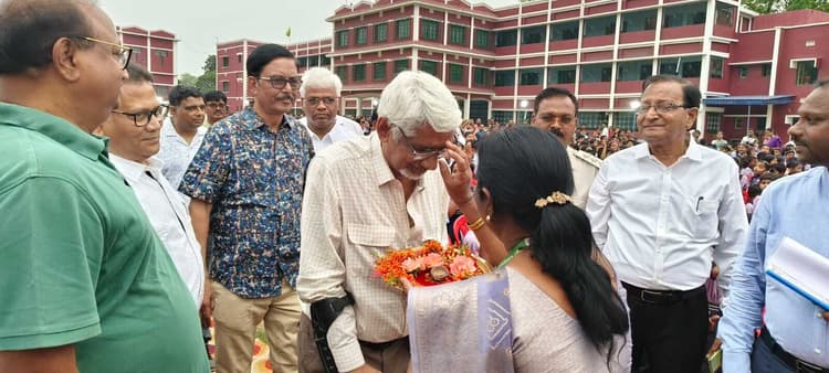 संत जेवियर्स स्कूल में 128 बच्चों को इकोज ऑफ एक्ससलेंस पुरस्कार