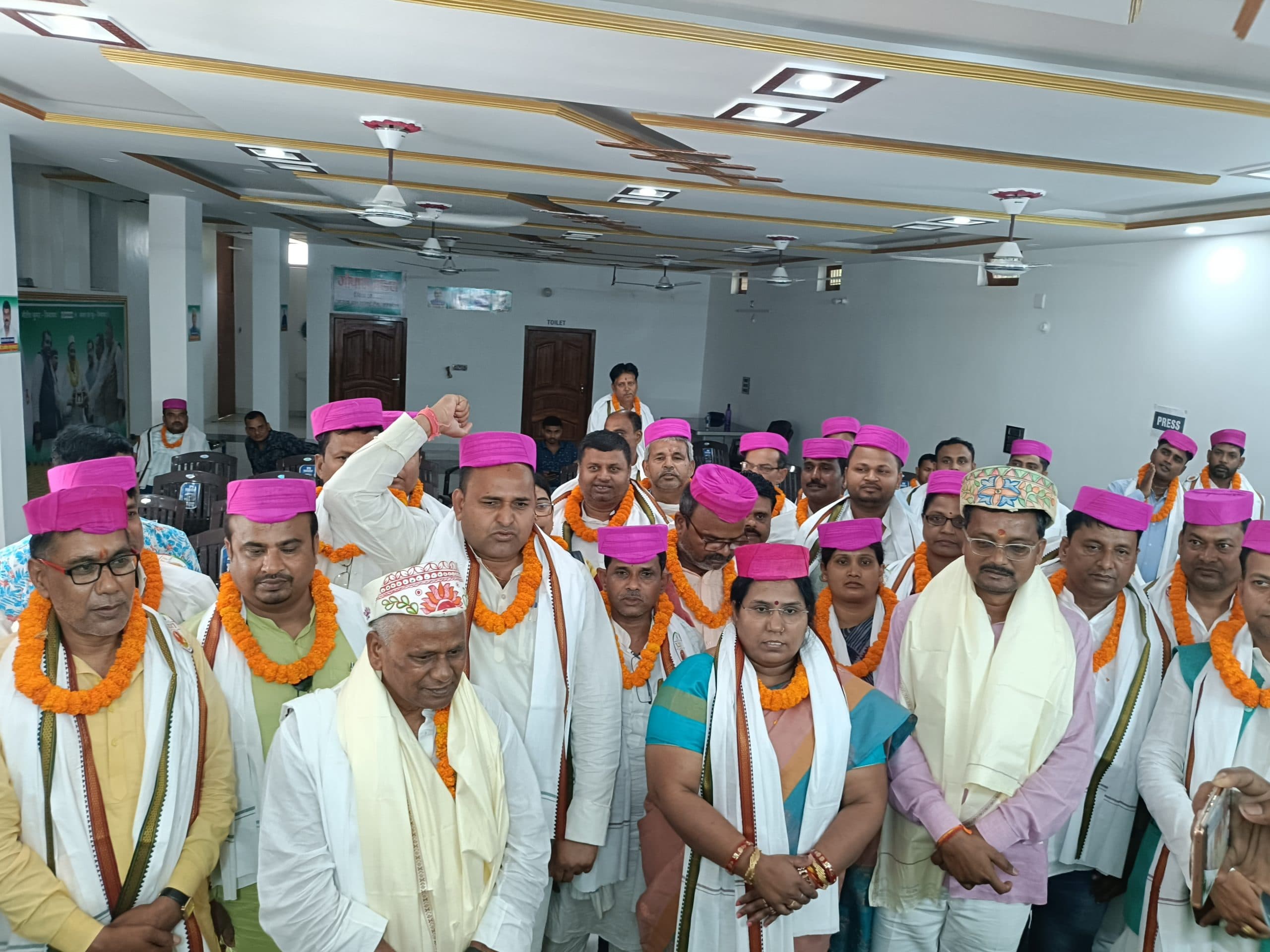 Darbhanga News: पीएम-सीएम के कार्यक्रम की सफलता पर जदयू इकाई अध्यक्षों का हुआ सम्मान